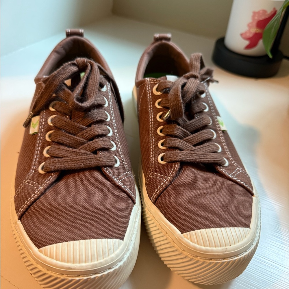 Cariuma Brown Canvas Sneakers